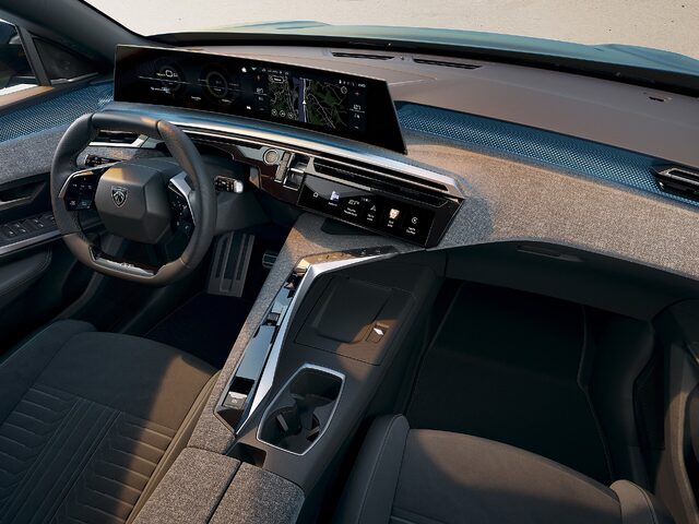 2023 Peugeot E 3008 interior-dash