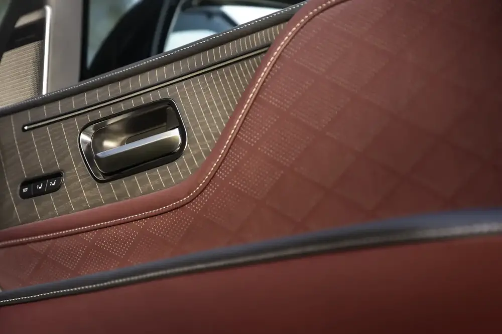 2025 Infiniti QX80 Autograph interior with leather and wood trim