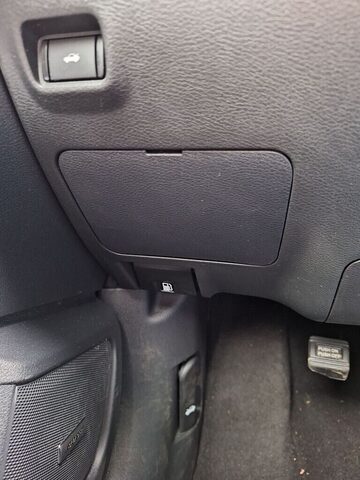 2023 Nissan Sentra SR dashboard storage and push-button start