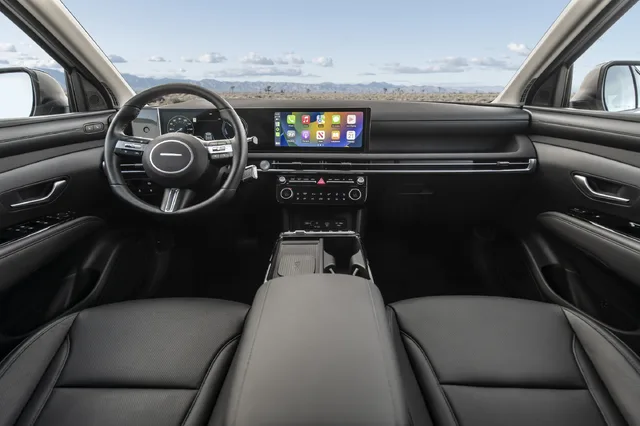 2025 Hyundai Tucson Full Dashboard Interior View in Black
