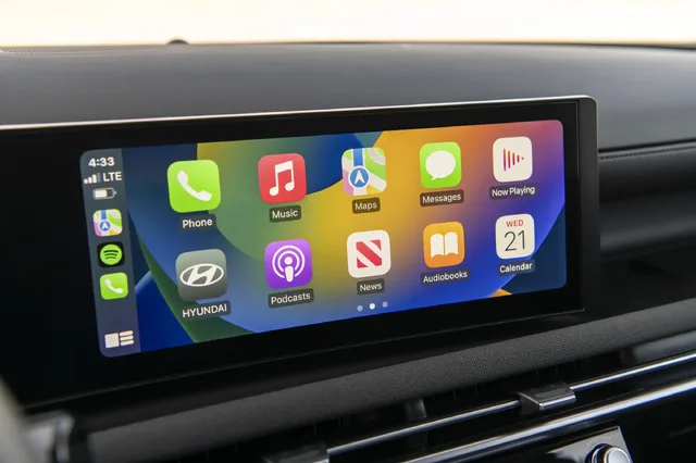 2025 Hyundai Tucson Apple CarPlay on Widescreen Display