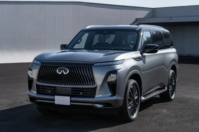 2025 Infiniti QX80 front view in silver