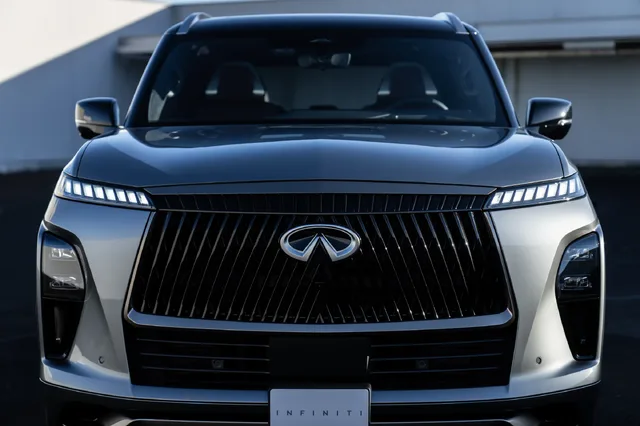 2025 Infiniti QX80 dead-on front view in silver