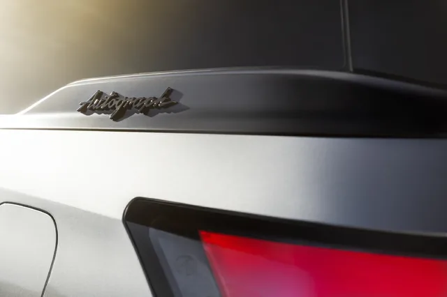 2025 Infiniti QX80 Autograph badge close-up