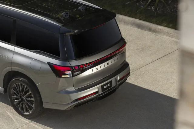 2025 Infiniti QX80 elevated rear close-up with taillight bar