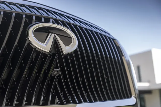 2025 Infiniti QX80 front grille Infiniti emblem close-up