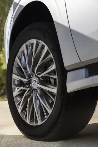 2025 Infiniti QX80 22-inch alloy wheel close-up