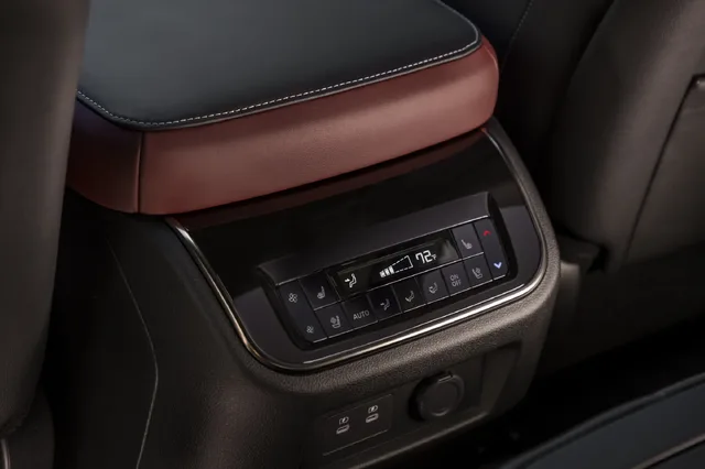 2025 Infiniti QX80 rear climate controls and USB ports