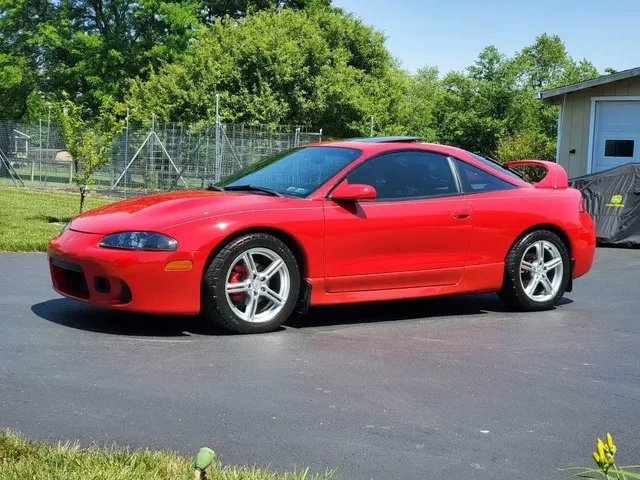 Mitsubishi Eclipse Second-Generation GSX Side Profile in Red