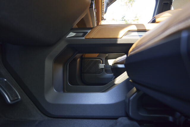 01_D2-Traveler-Interior-3907.jpg