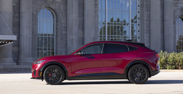 2025 Mustang Mach-E Premium Sport Appearance Package_06.jpg