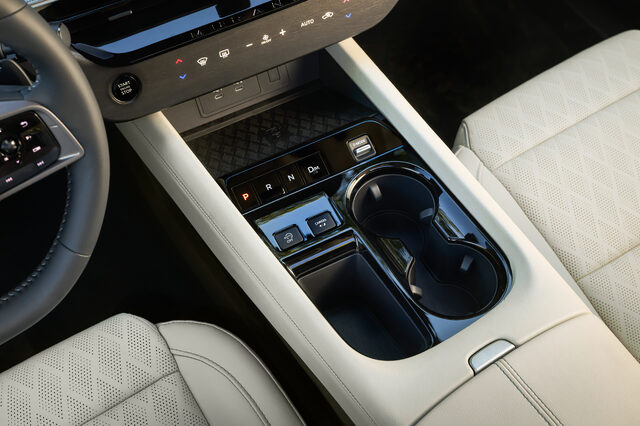 2025 Nissan Murano center console with gear selector and cupholders