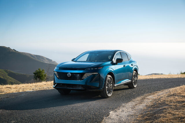 2025 Nissan Murano front three-quarter view on mountain road