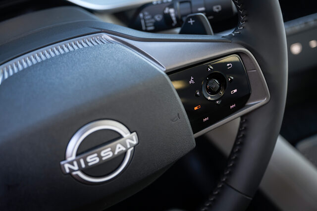 2025 Nissan Murano steering wheel controls close-up