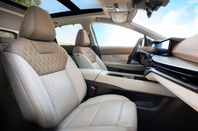 2025 Nissan Murano front seats with quilted leather upholstery