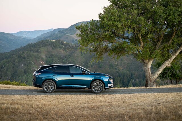 2025 Nissan Murano driver side profile with mountains