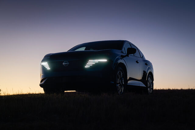 2025 Nissan Murano front end with LED headlights illuminated at dusk