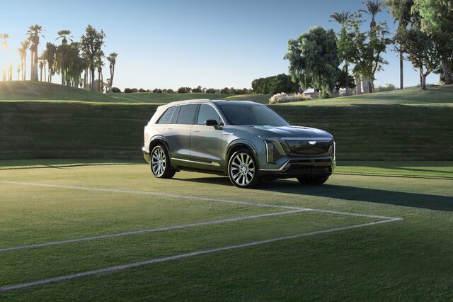 2026 Cadillac Vistiq LUX.jpg