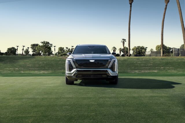 2026 Cadillac Vistiq Lux Front.jpg