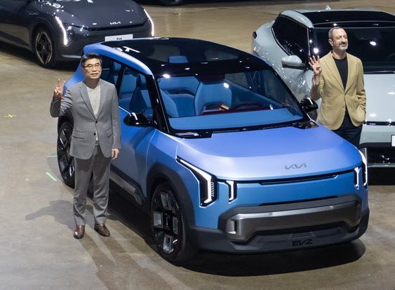 Kia EV2 at a debut with two Kia reps