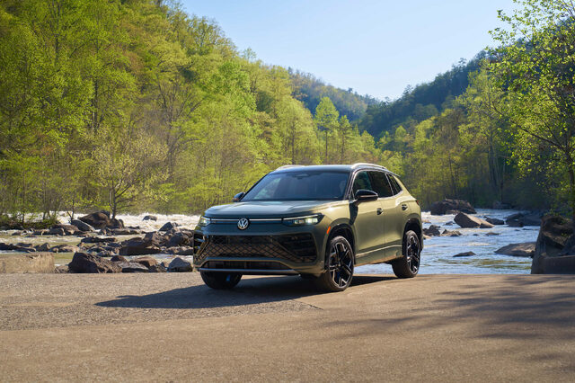 2026 Volkswagen Tiguan SEL R-Line Front Three-Quarter by River