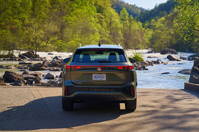 2026 Volkswagen Tiguan SEL R-Line Rear View