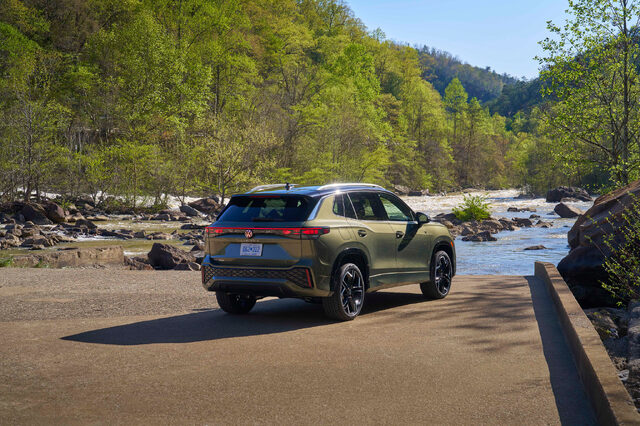 2026 Volkswagen Tiguan SEL R-Line Rear Three-Quarter by River