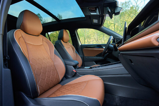 2026 Volkswagen Tiguan SEL R-Line Front Seats