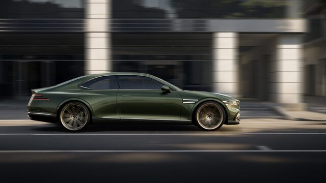 Genesis G90 Coupe Concept Side in Motion - 003.jpg