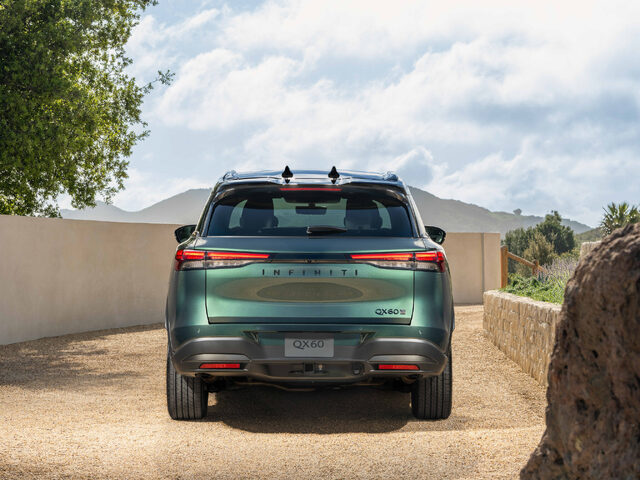 2026 Infiniti QX60 Rear View with Roof Rails in Green