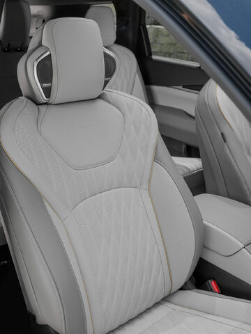 2026 Infiniti QX60 Autograph Front Seat with Klipsch Speakers
