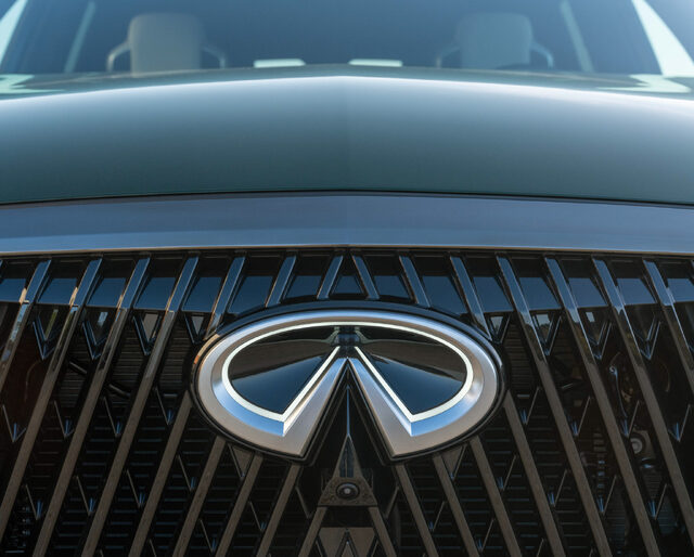 2026 Infiniti QX60 Front Grille and Badge Close-Up