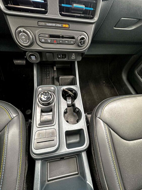 2025 Ford Maverick Lobo - Center Console