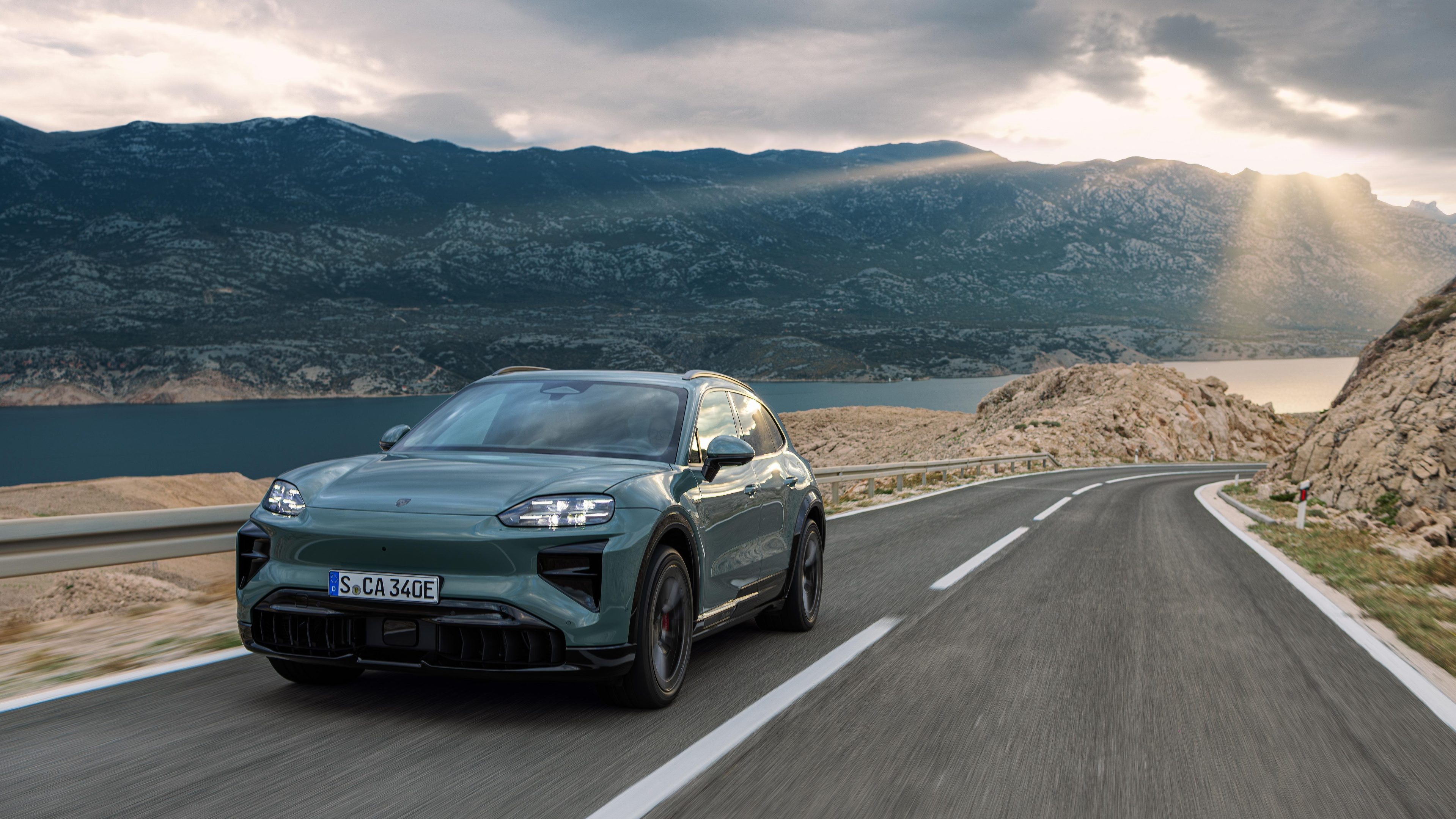 More information about "2026 Porsche Cayenne Goes Electric with 1,084 Horespower"