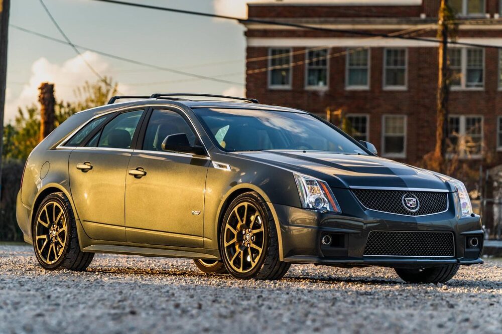 Cadillac CTS-V Wagon front.jpg