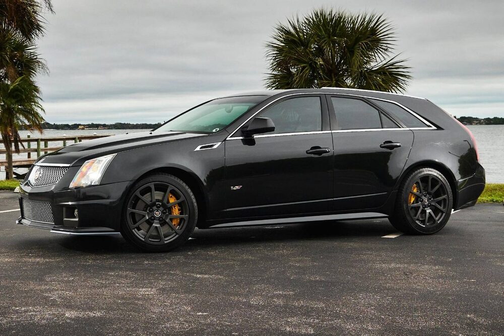 Cadillac CTS-V Wagon side.jpg
