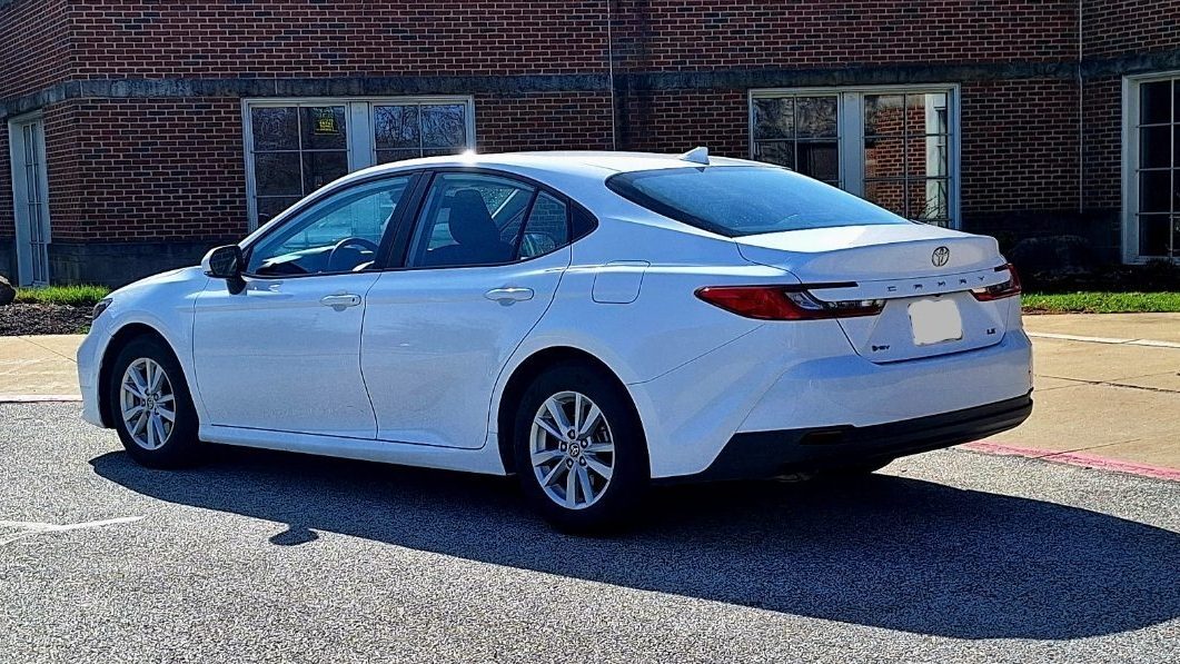 More information about "2025 Toyota Camry LE Hybrid Review - All-Hybrid, All-CVT, Real-World 45-51 MPG Tested, and What You Give Up for Fuel Economy"