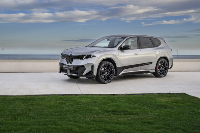 2026 BMW iX3 M Sport Front Three-Quarter Static Shot