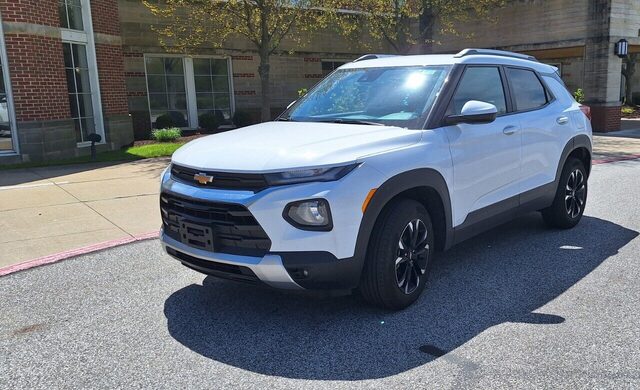 2023 Chevrolet Trailblazer - front quarter view.jpg