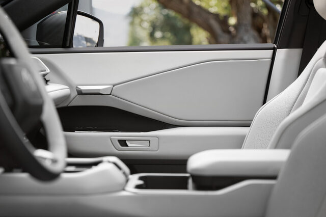 2027_Toyota_Highlander_Limited_MistyGray_002-1500x1000.jpg