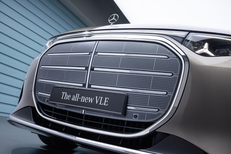 2027 Mercedes-Benz VLE MPV closed grille panel detail in bronze