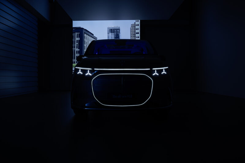 2027 Mercedes-Benz VLE MPV front view illuminated light signature in dark