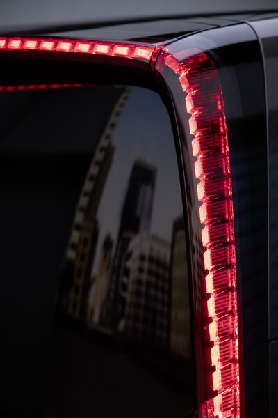 2027 Mercedes-Benz VLE MPV Vertical LED Taillight and D-Pillar
