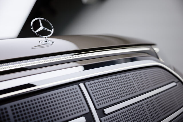 2027 Mercedes-Benz VLE MPV Vertical LED Taillight Close-Up
