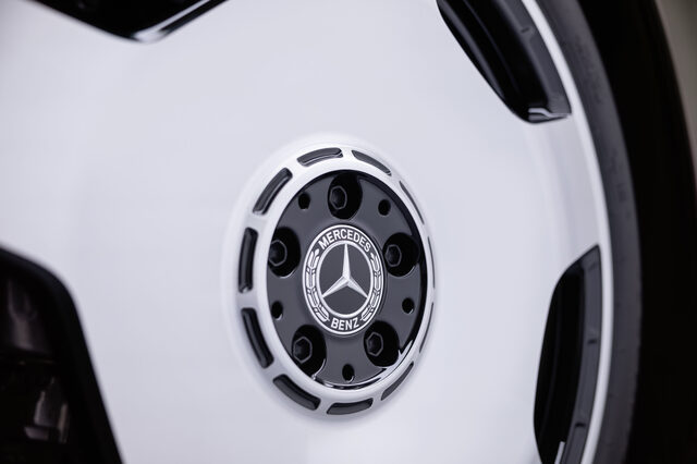 2027 Mercedes-Benz VLE MPV Alloy Wheel Center Cap Detail