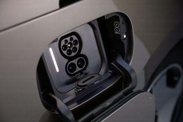 2027 Mercedes-Benz VLE MPV CCS Charging Port