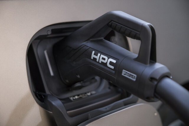 2027 Mercedes-Benz VLE MPV HPC Fast-Charging Connector