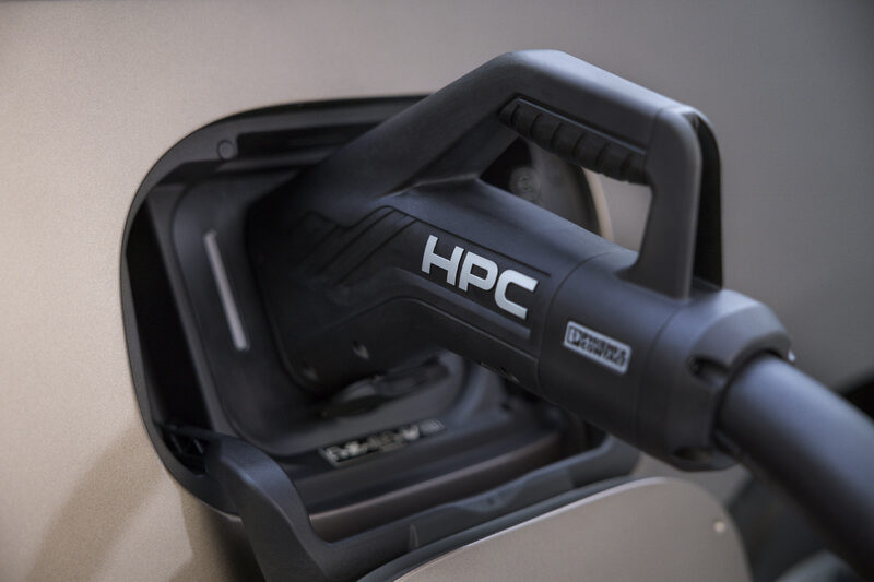 2027 Mercedes-Benz VLE MPV HPC Fast-Charging Connector