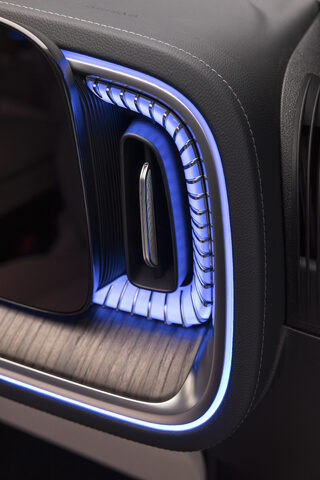 2027 Mercedes-Benz VLE MPV MBUX Superscreen digital cockpit and dashboard