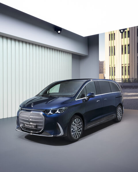 2027 Mercedes-Benz VLE MPV Front Three-Quarter View in Dark Blue